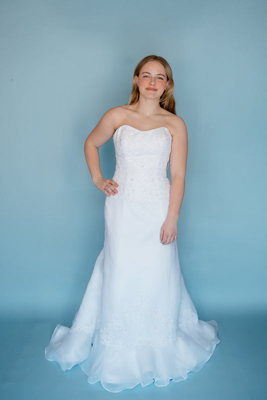 Alexa: strapless white 2000s fit + flare