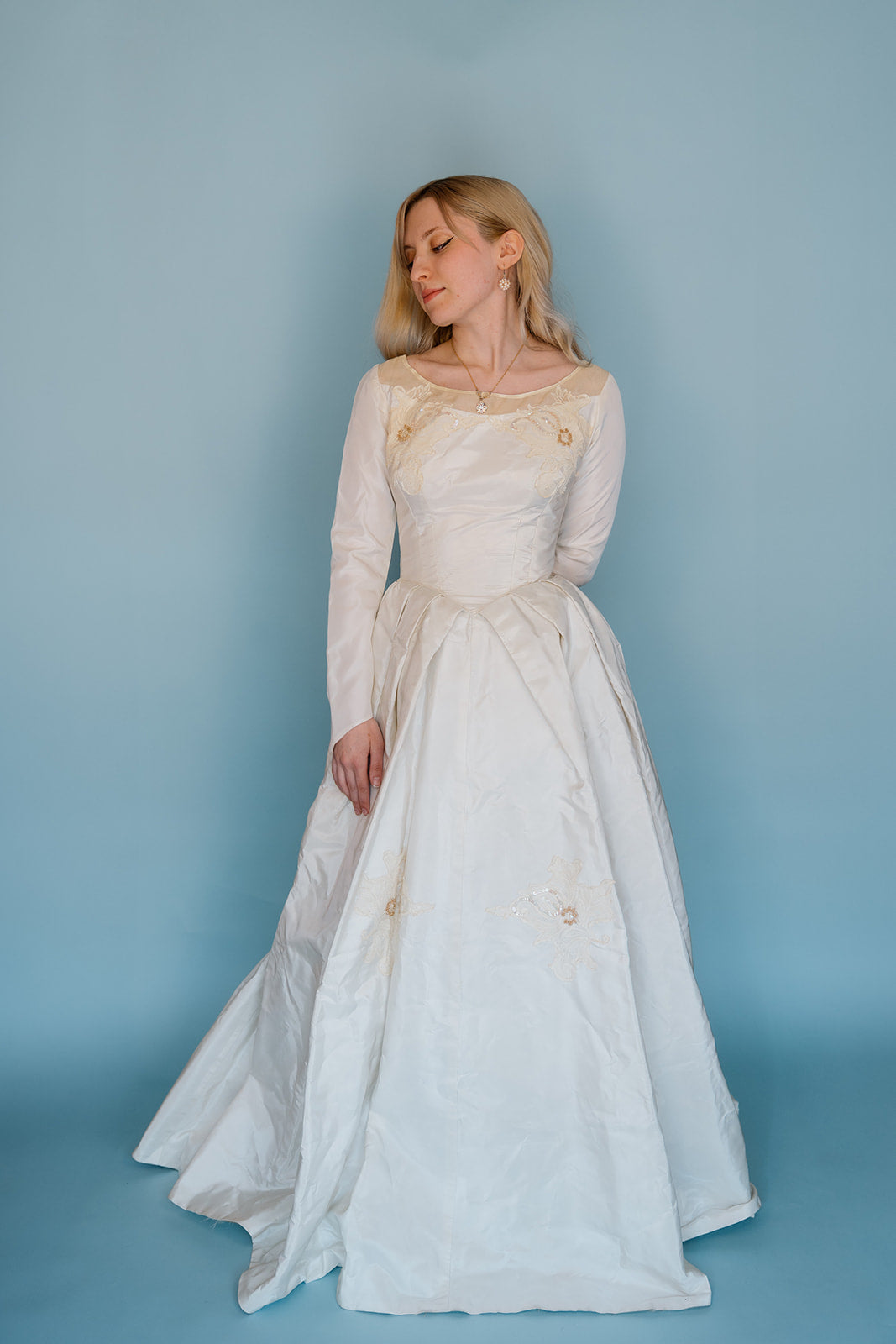Carrie: 1950s ballgown with floral appliques and basque waist