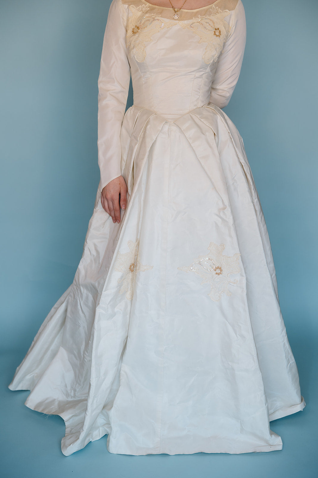 Carrie: 1950s ballgown with floral appliques and basque waist