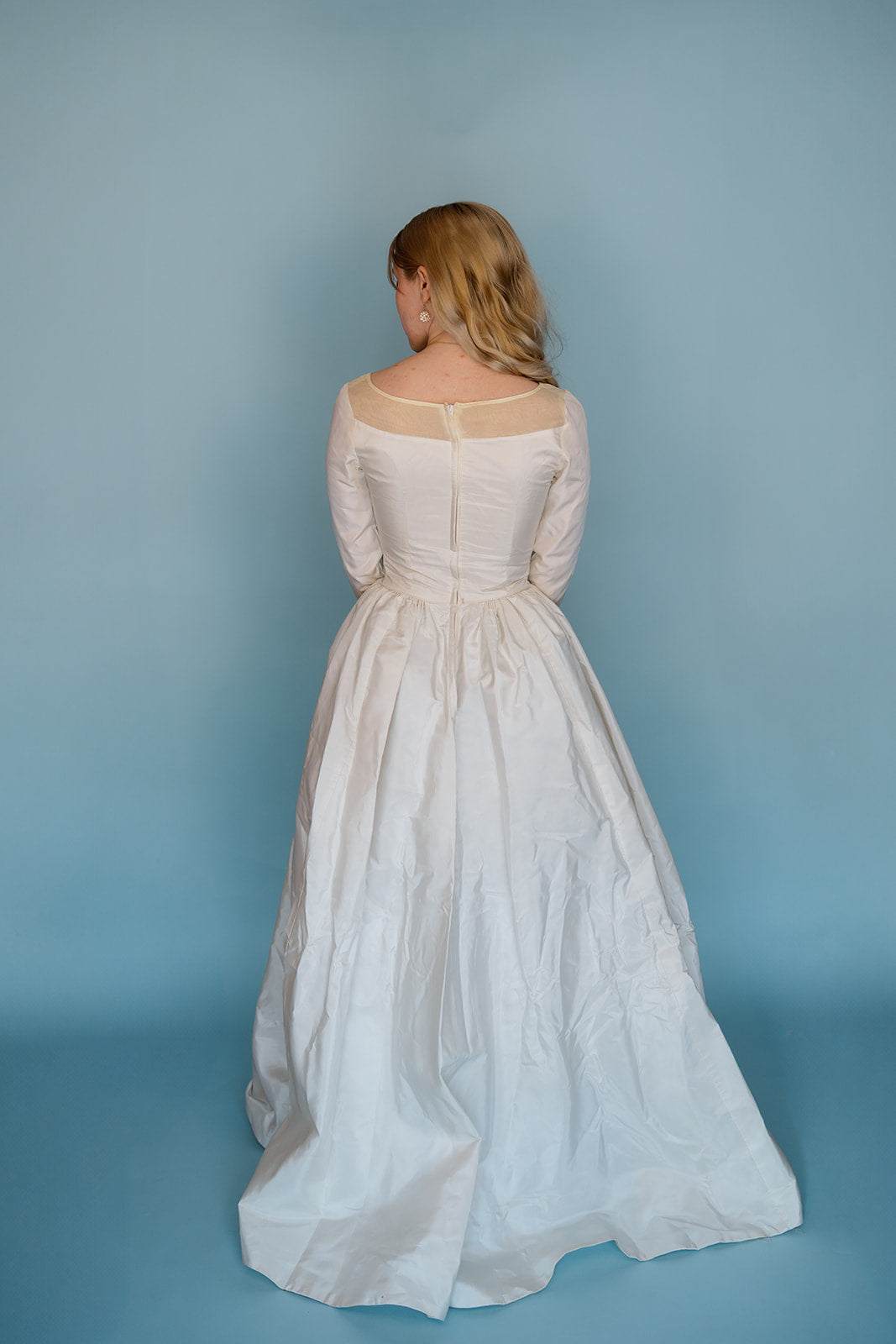 Carrie: 1950s ballgown with floral appliques and basque waist