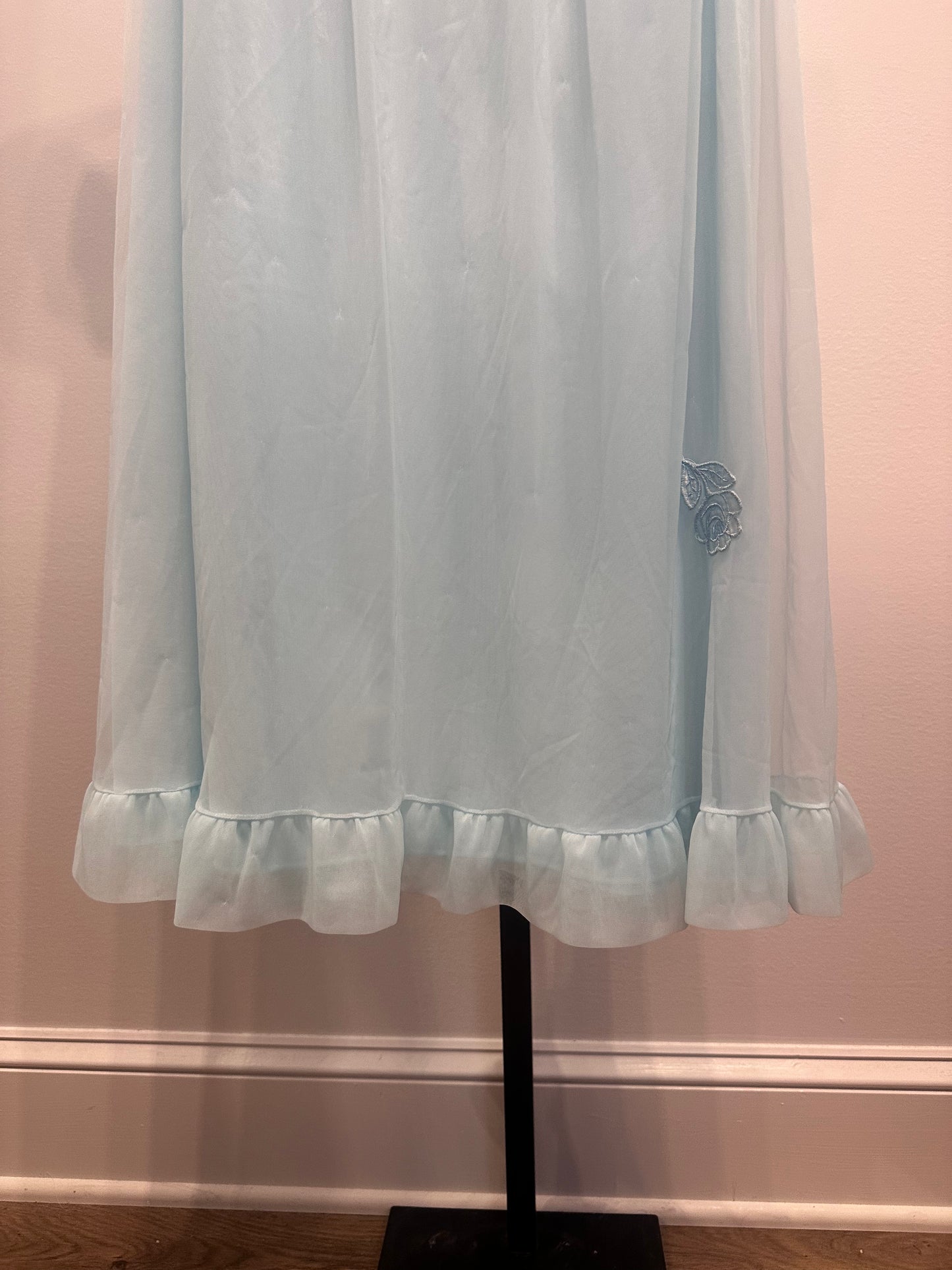 VTG Baby Blue Ruffle Night (M)
