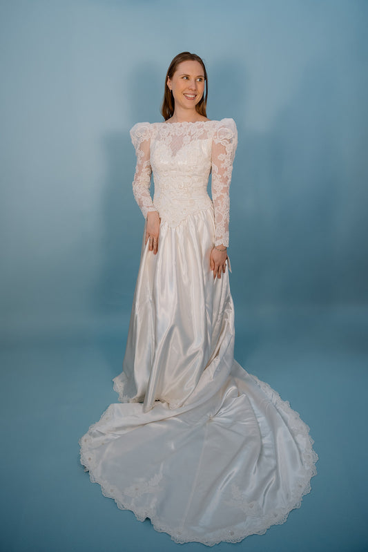Pamela: 1992 Gown with Sweetheart Neckline & Beading