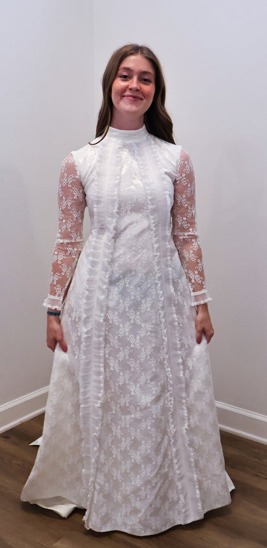 1970s Lace Long-Sleeve Wedding Dress