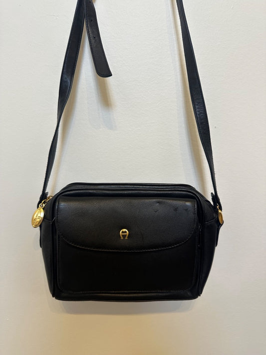 *Etienne Aigner | Leather Purse ()