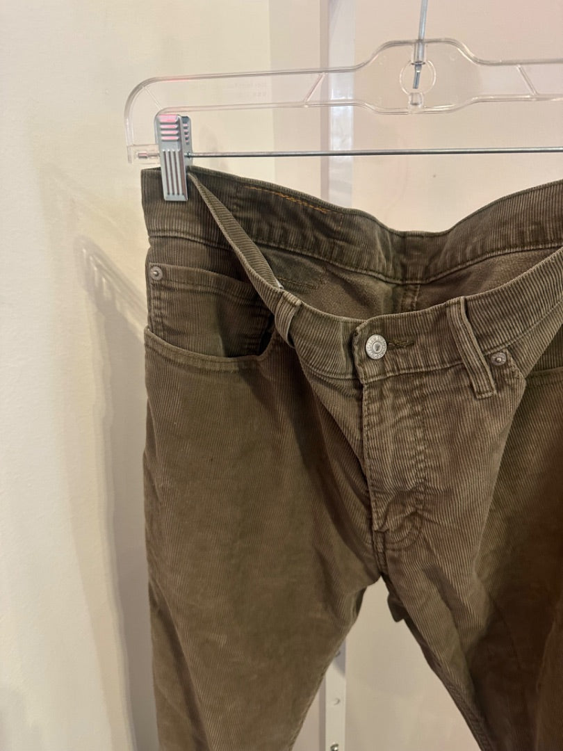 *Levi’s  | Corduroy Pants (34x32)
