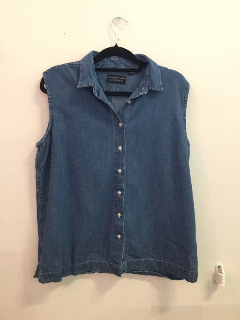 *The apparel workshop | Denim sleeveless button up (XL)