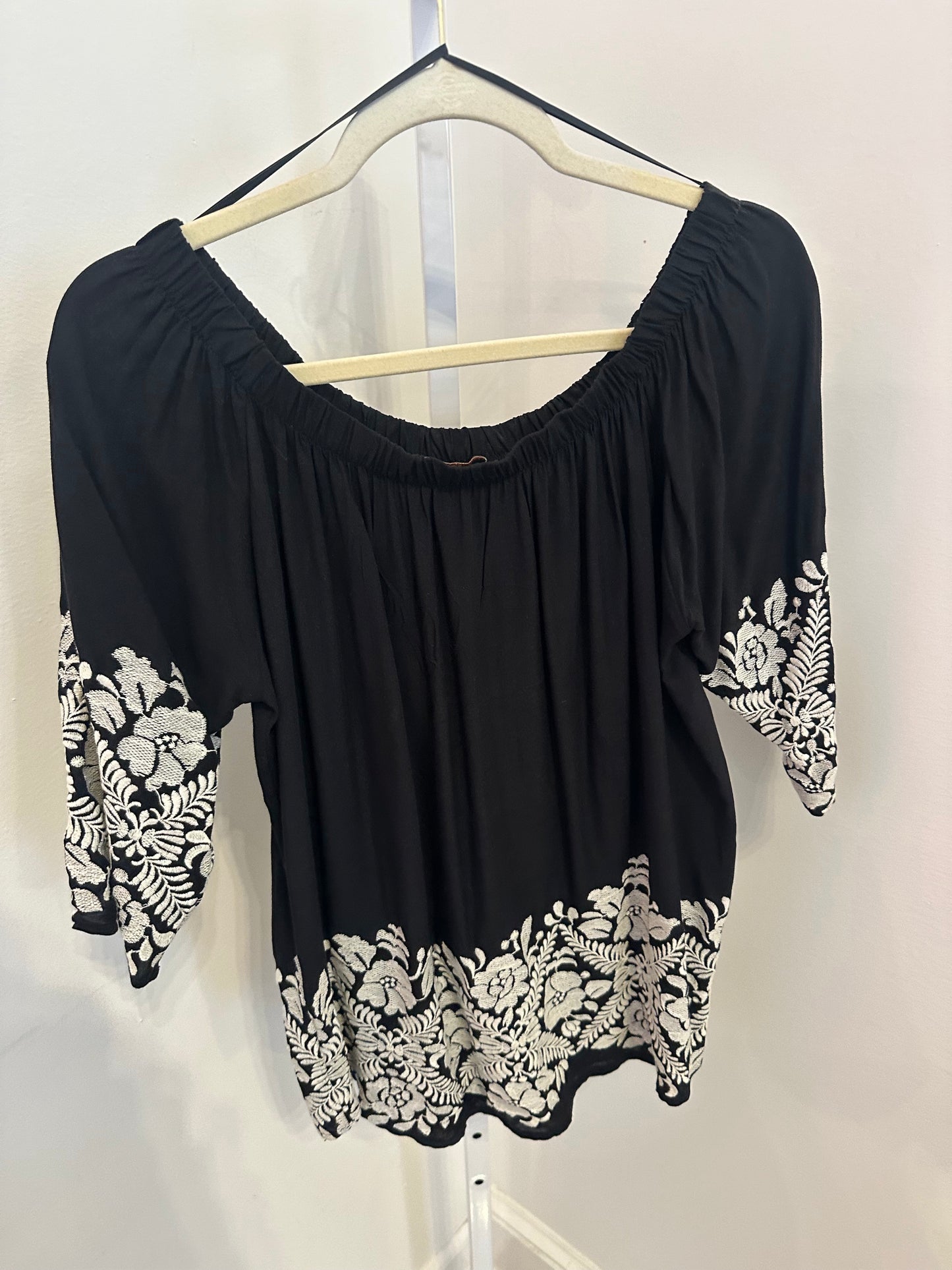 *Reneec | Flowy Top (M)