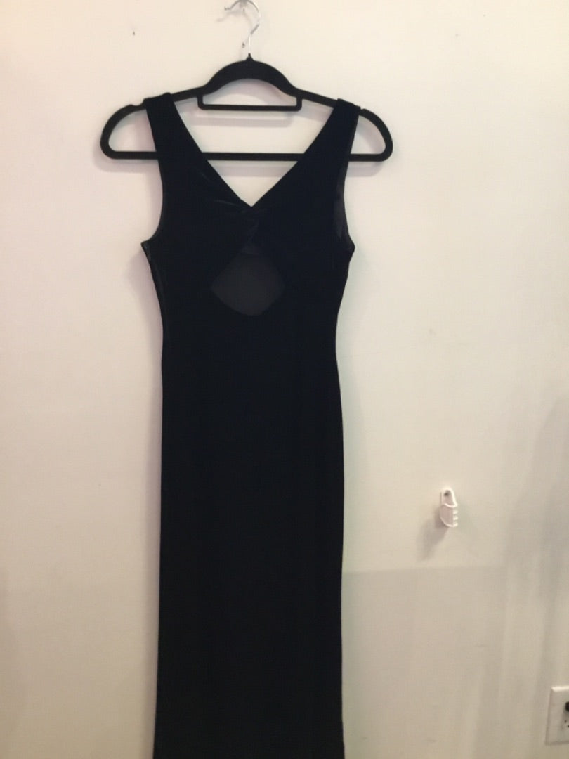 *NIKI | Velvet Maxi Dress (S)