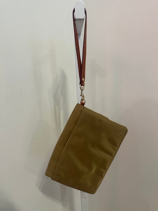*Dooney & Bourke | Purse ()