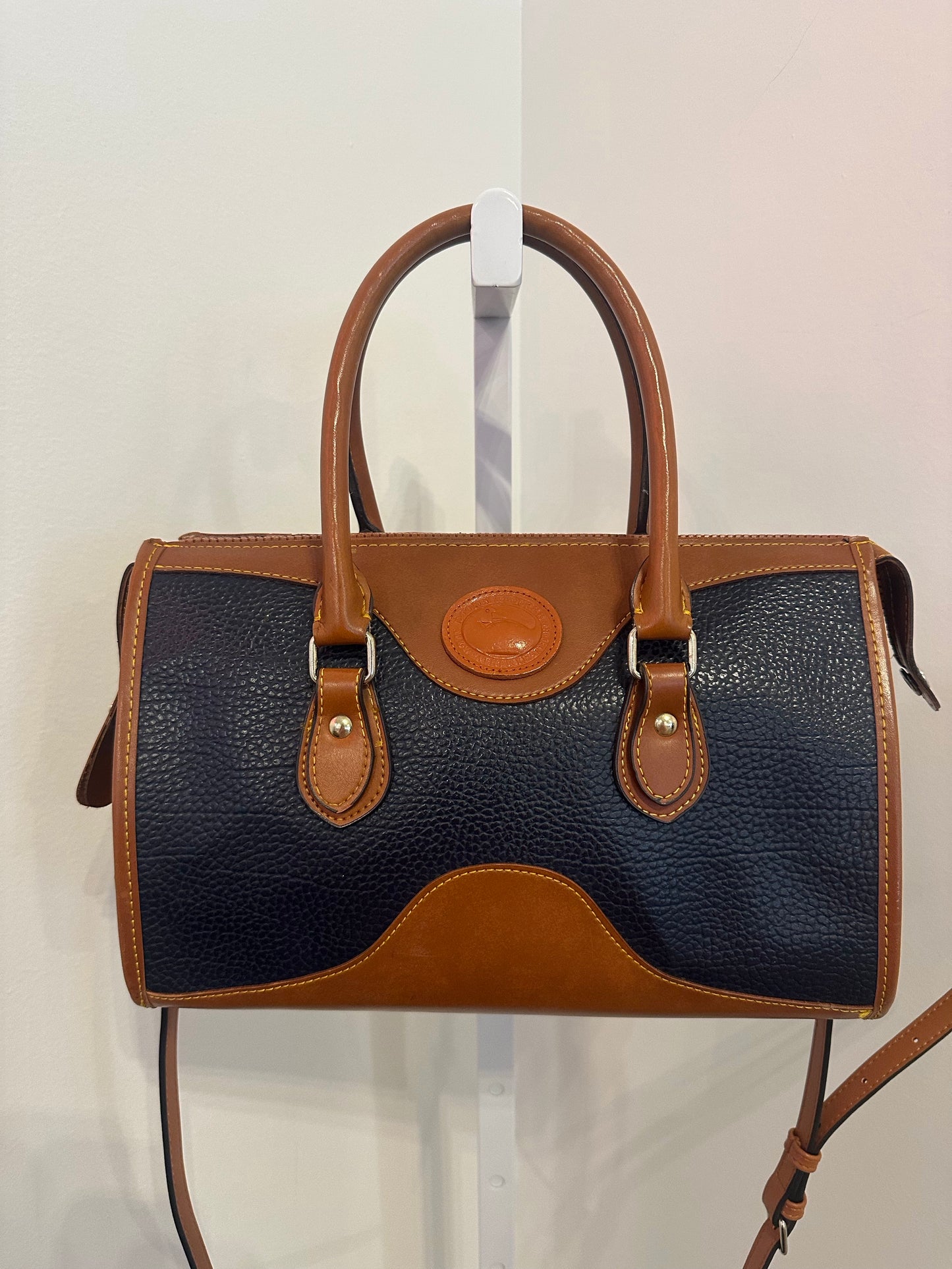 *Dooney & Bourke | Leather Purse ()