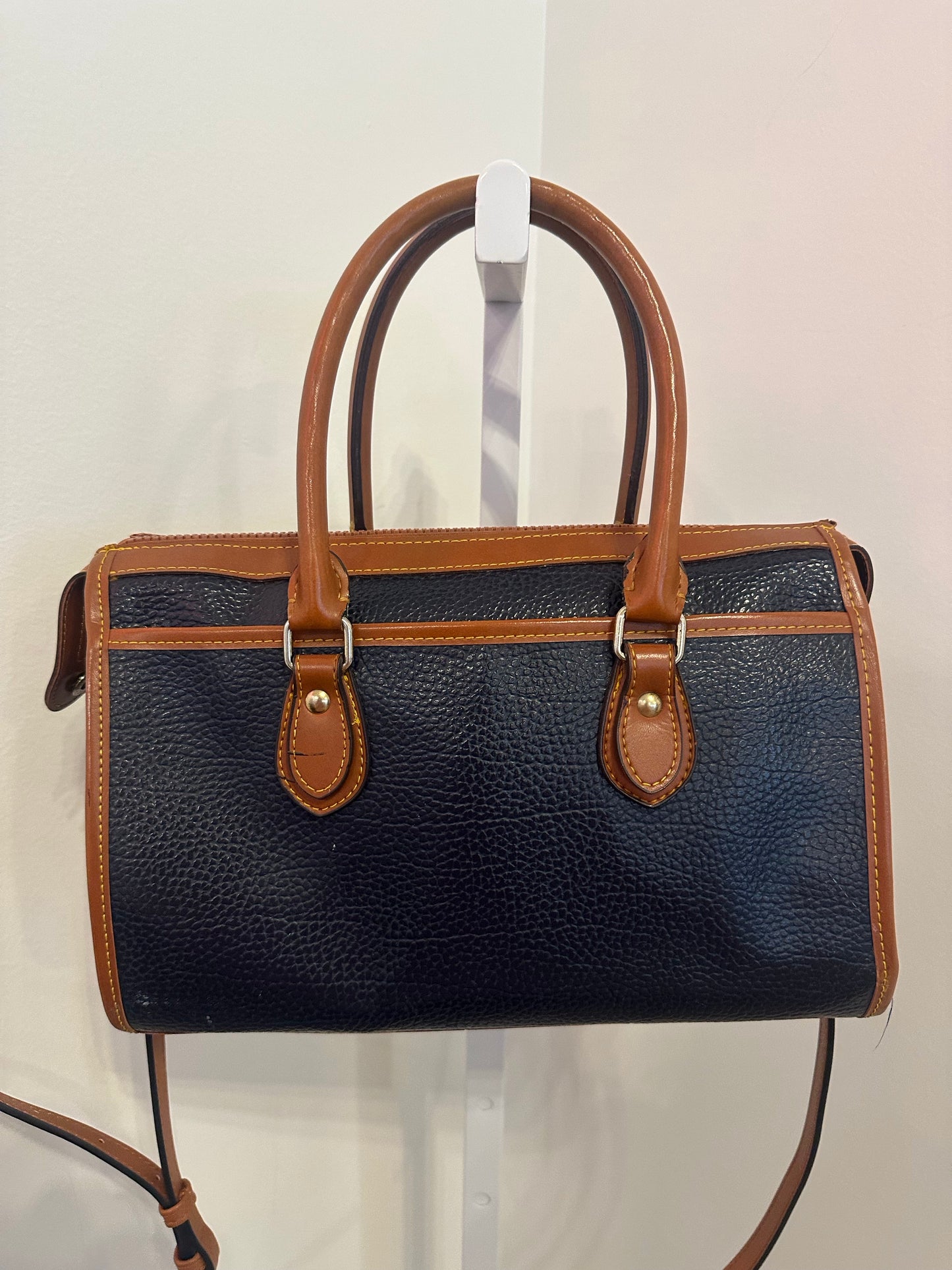 *Dooney & Bourke | Leather Purse ()