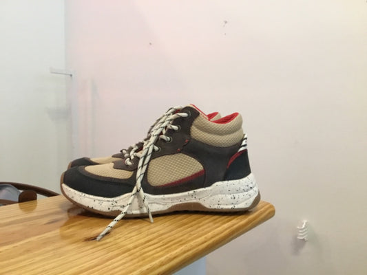 *TAOS | Hiking Boots (8.5)