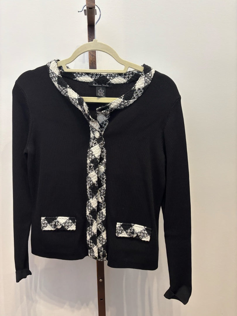 *Madison Studio | Top with Plaid Trim (8)