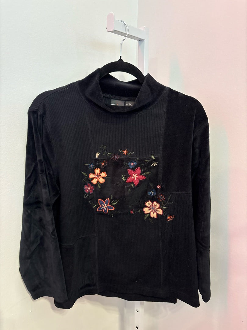 *ERIKA | Floral Black Top (L)