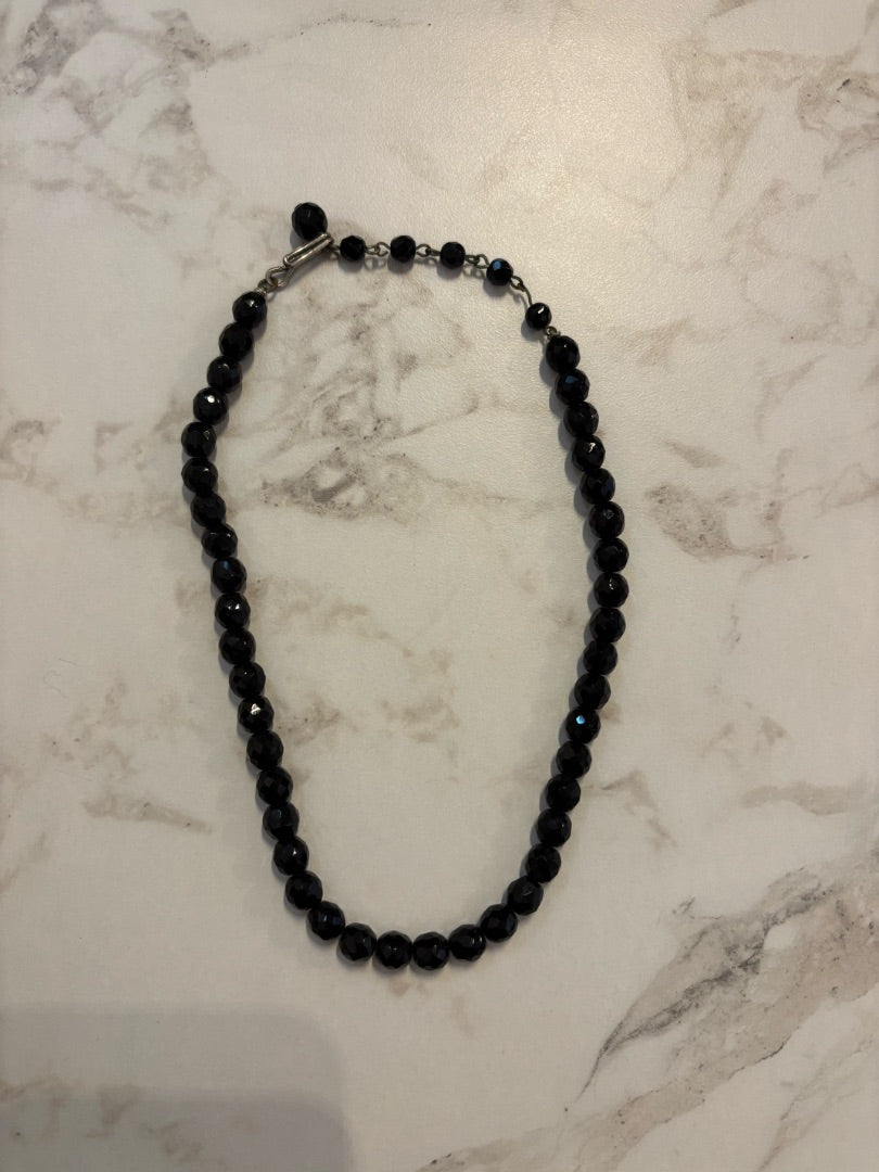 *VTG | Black Beads (Short)