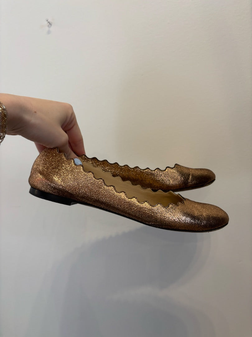 *Chloe | Leather Scallop Flats (38.5 (8))