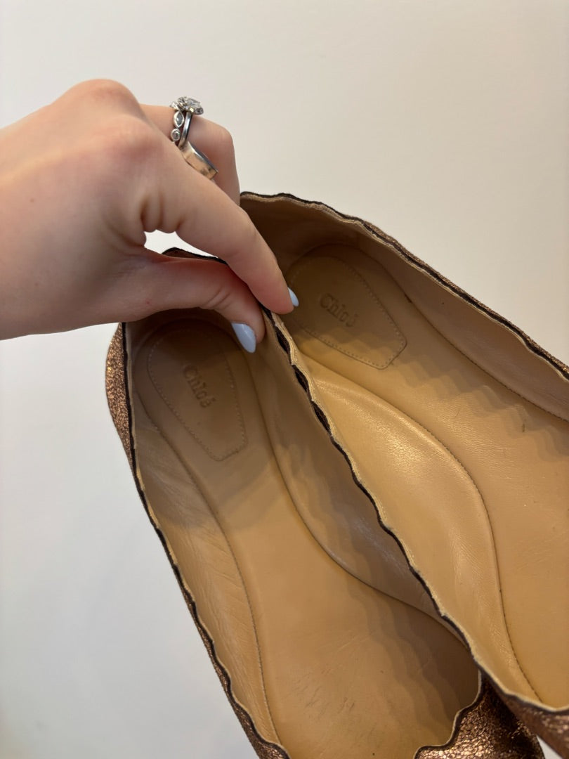 *Chloe | Leather Scallop Flats (38.5 (8))