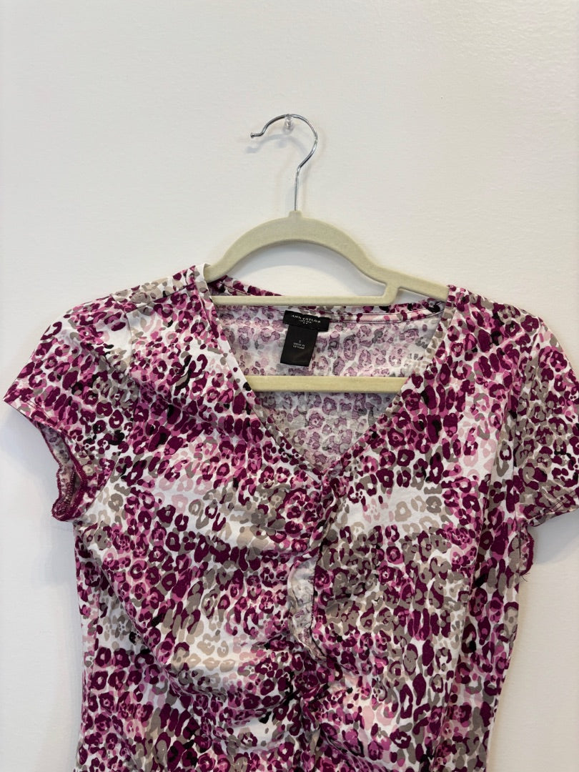 *Ann Taylor | Ruffle Tee (S)