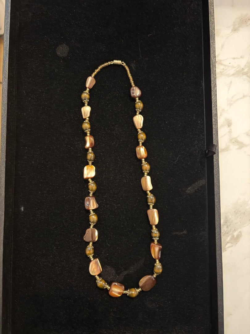 *VTG | Amber Beads (Short)