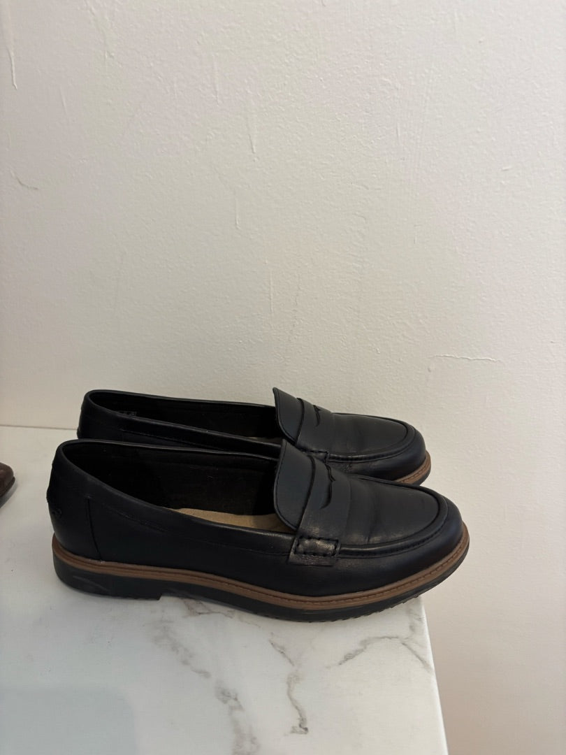*Clarks | Loafers (7.5)