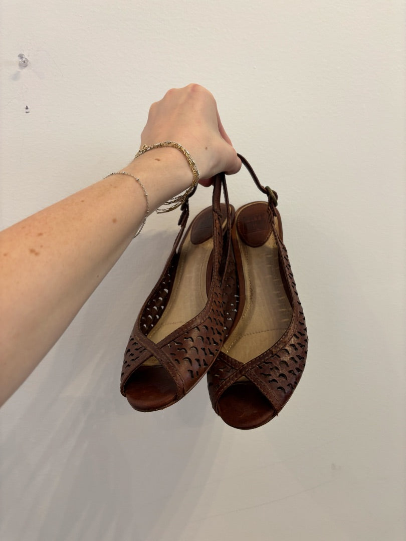 *Frye | Kitten Heel Sandals (8)